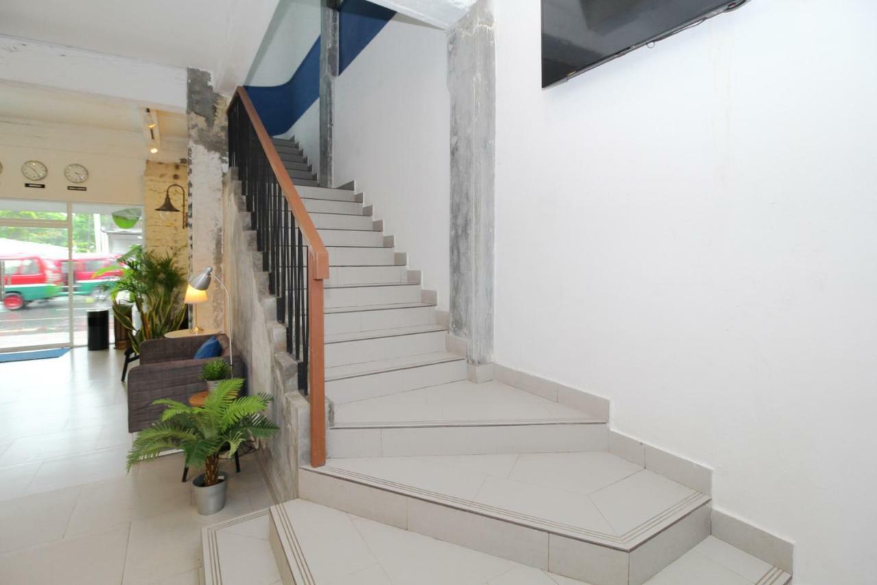 Hotel Airy Alun Alun Dewi Sartika 18