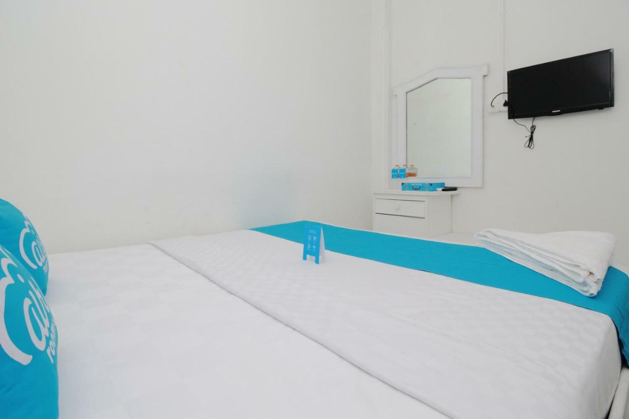 Hotel Airy Alun Alun Dewi Sartika 18 *